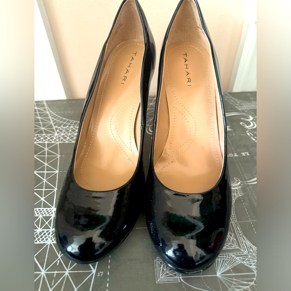 Tahari black heels size 6.5